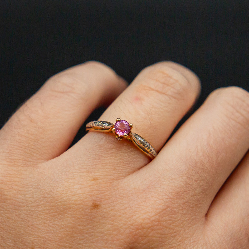 Ainura – Pink Sapphire & Natural Diamonds