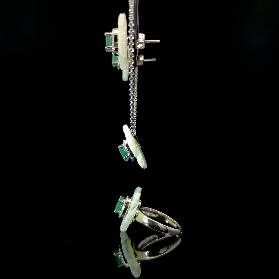 Malee – Emerald and Mother of Pearl
