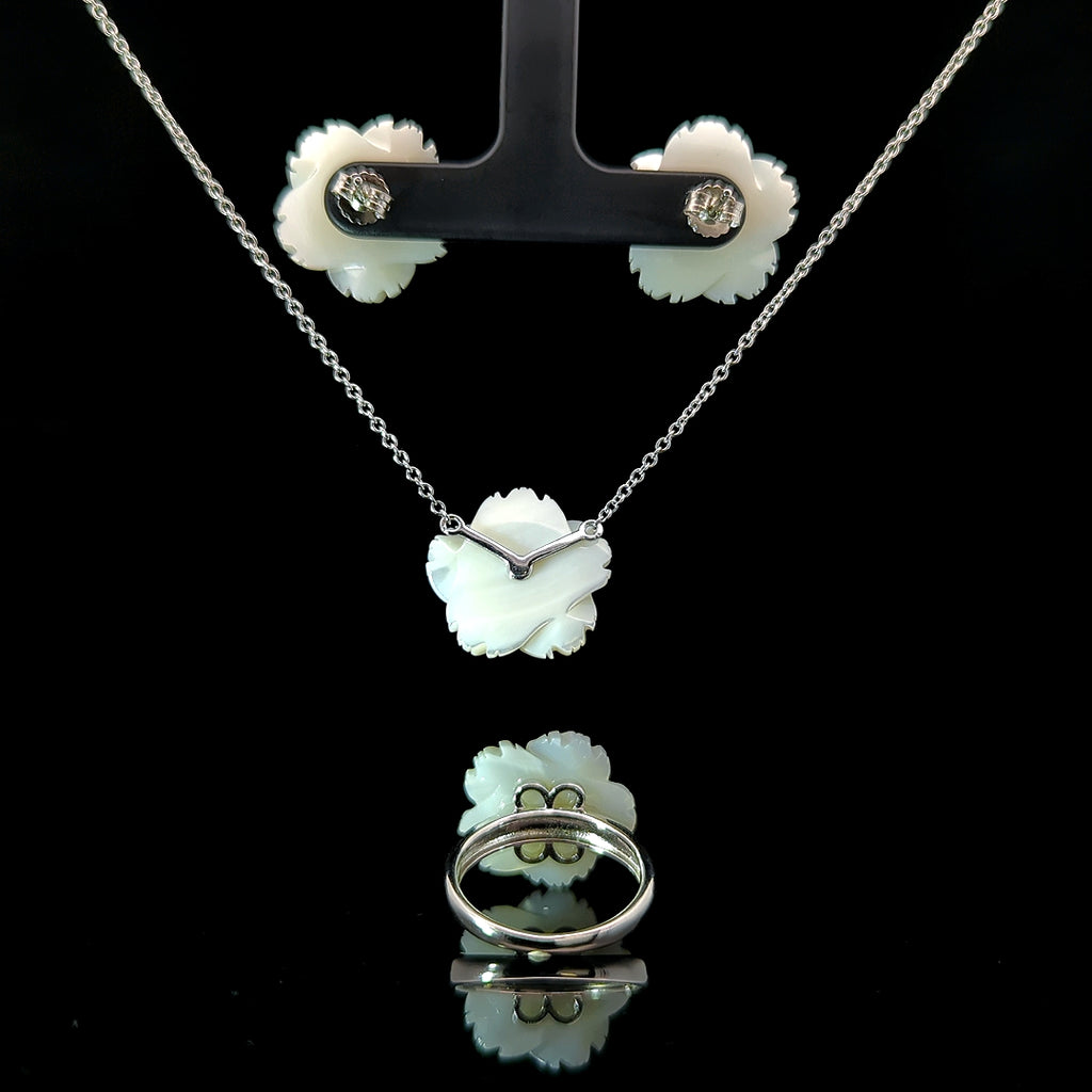 Malee – Emerald and Mother of Pearl