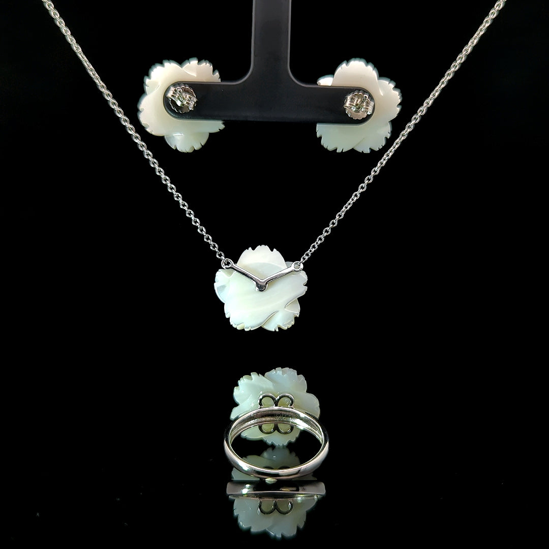 Malee – Emerald and Mother of Pearl