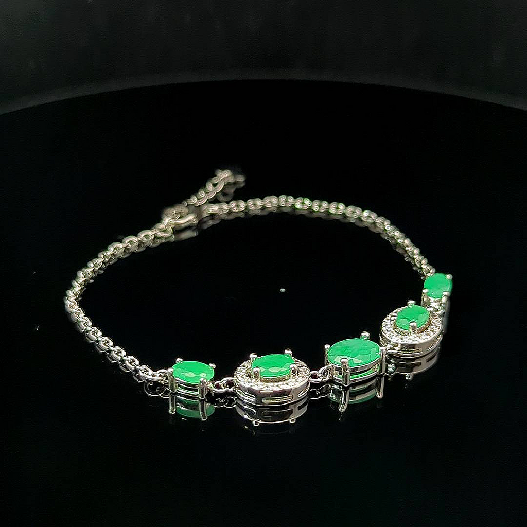 Clarabelle – Emerald and White Topaz