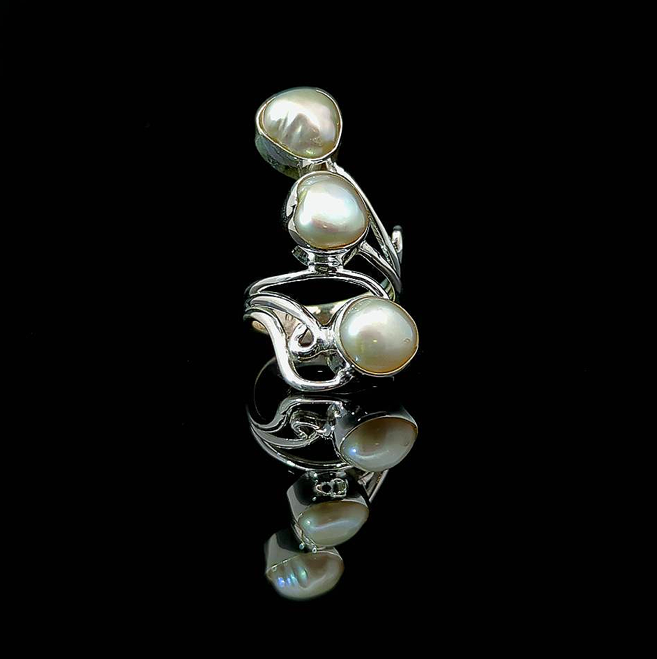 Montra – Fresh Water Pearls