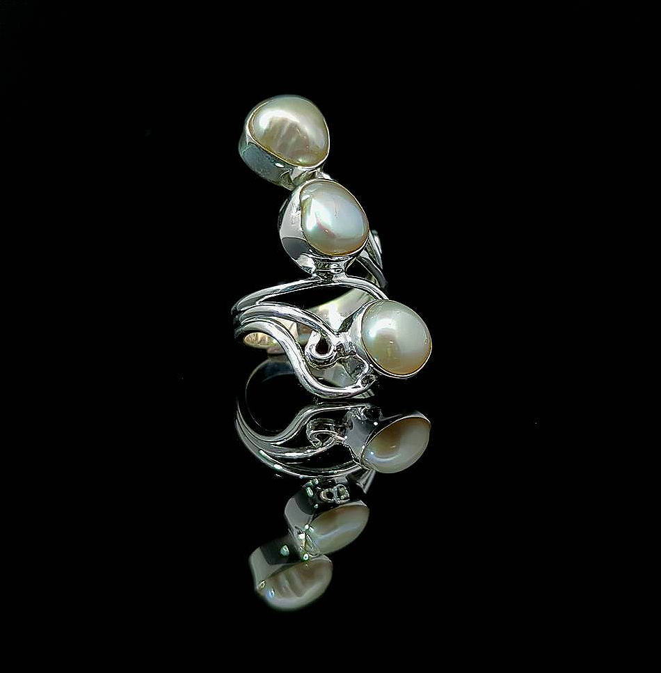Montra – Fresh Water Pearls