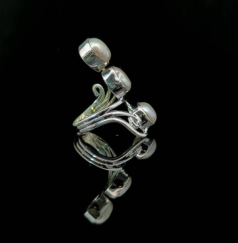 Montra – Fresh Water Pearls