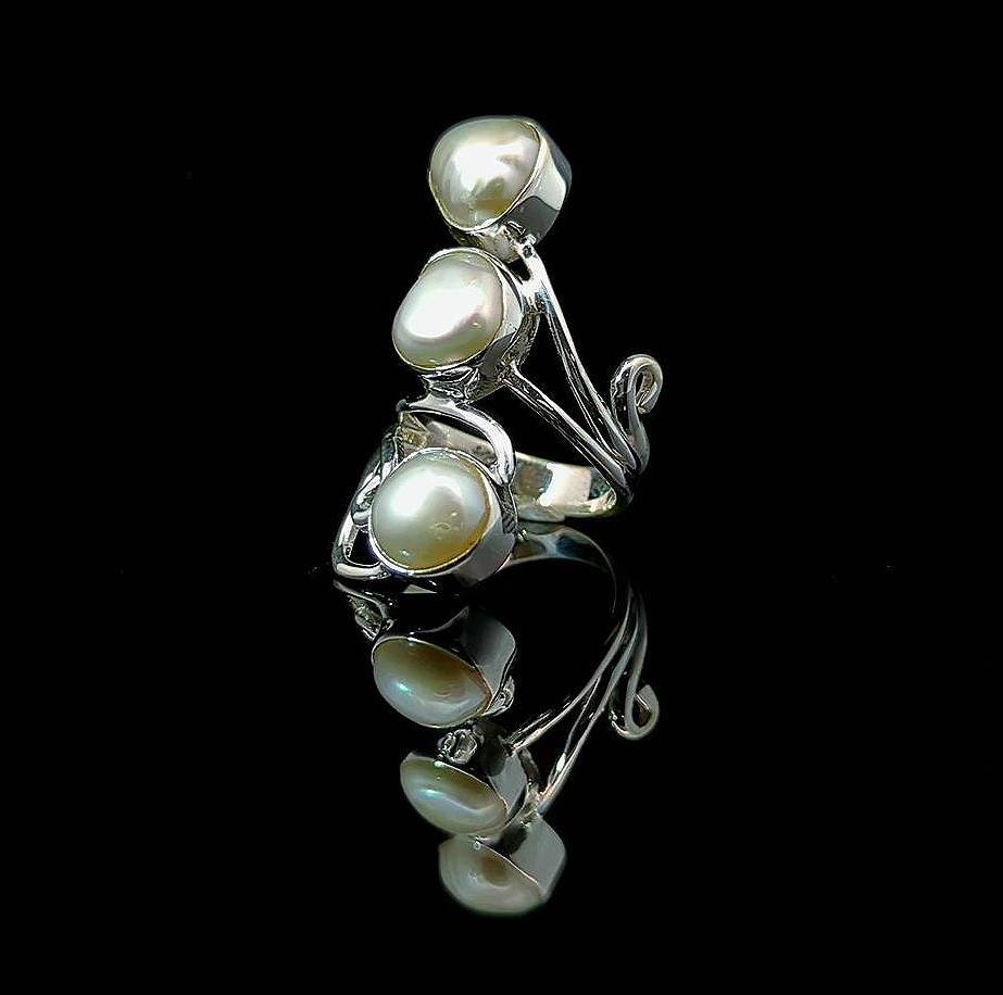 Montra – Fresh Water Pearls