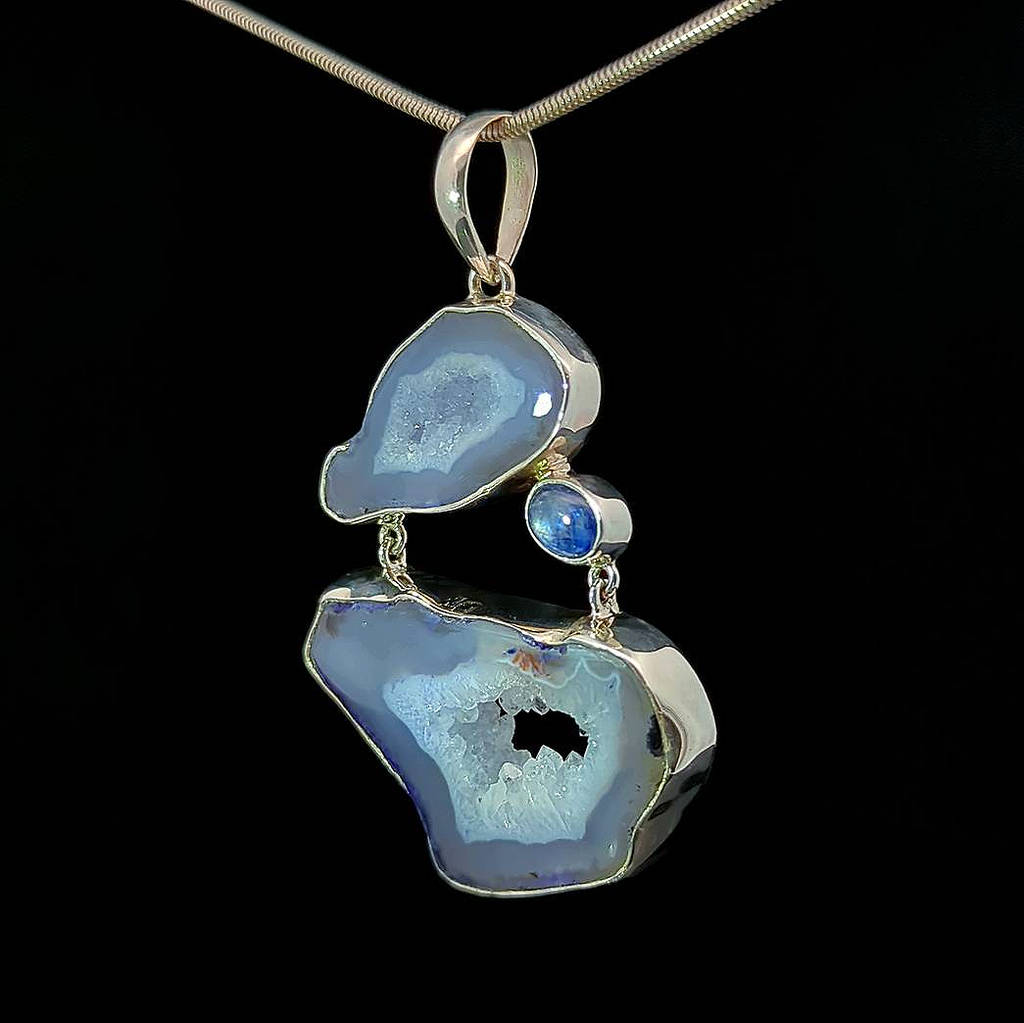 Awilix – Agate and Rutilated Quartz
