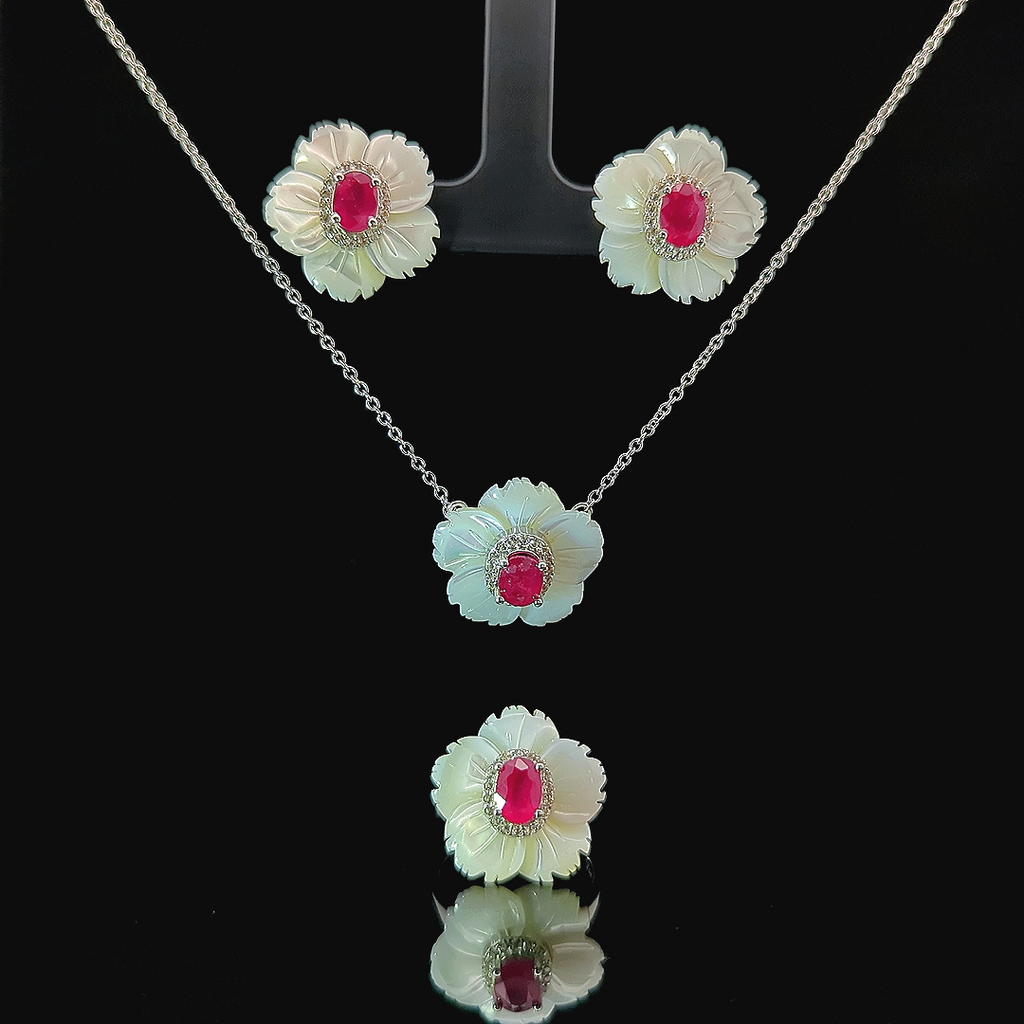 Malee – Ruby and Mother of Pearl