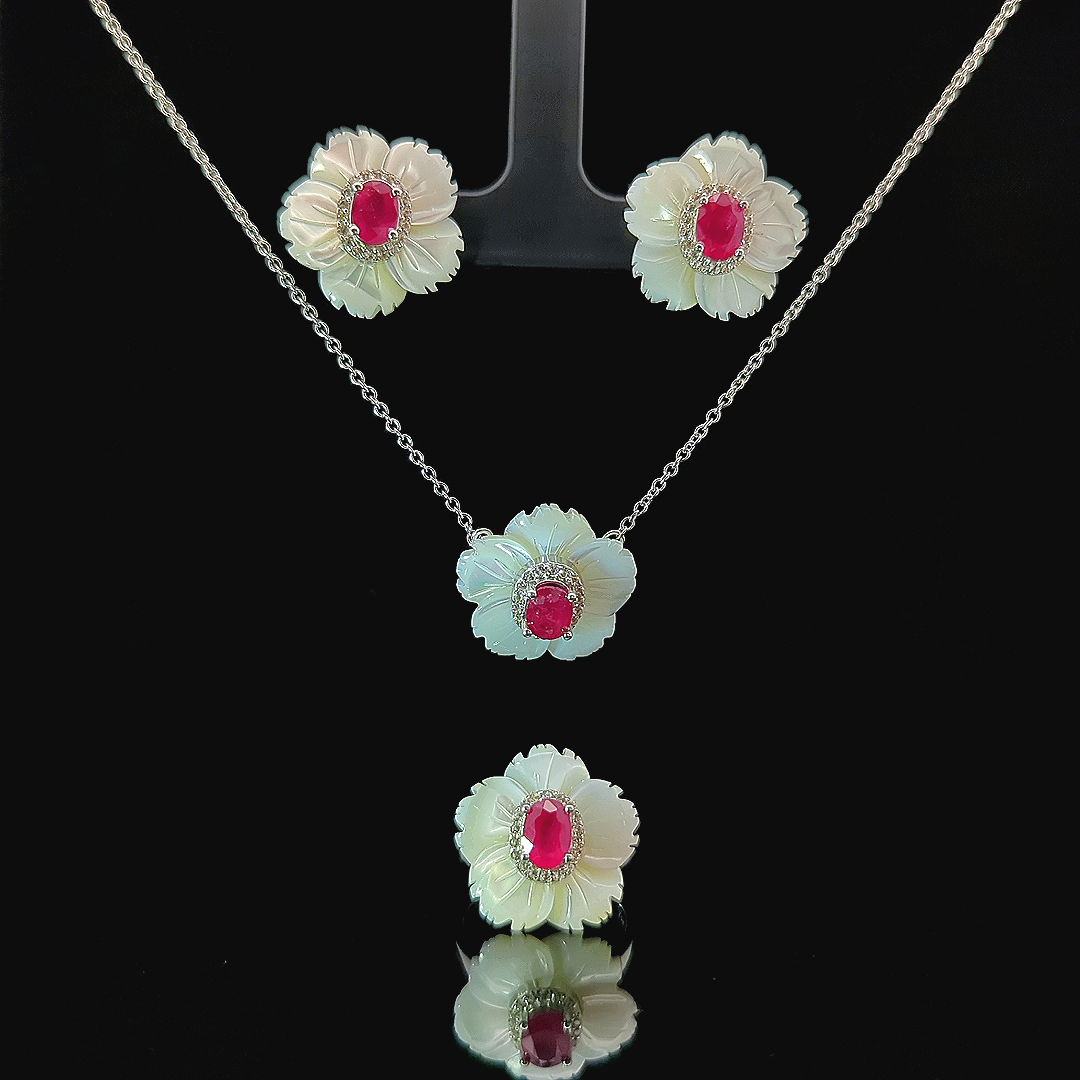 Malee – Ruby and Mother of Pearl