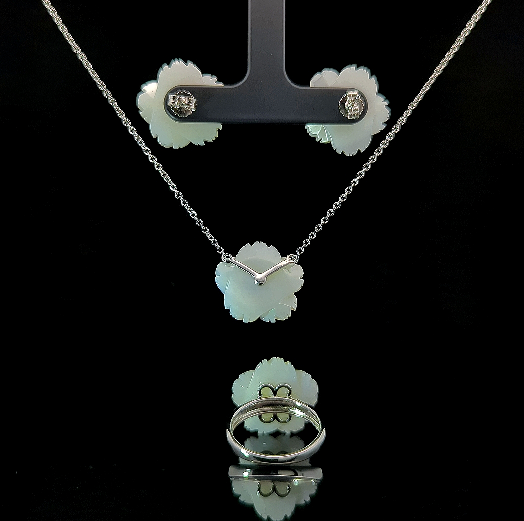 Malee – Ruby and Mother of Pearl