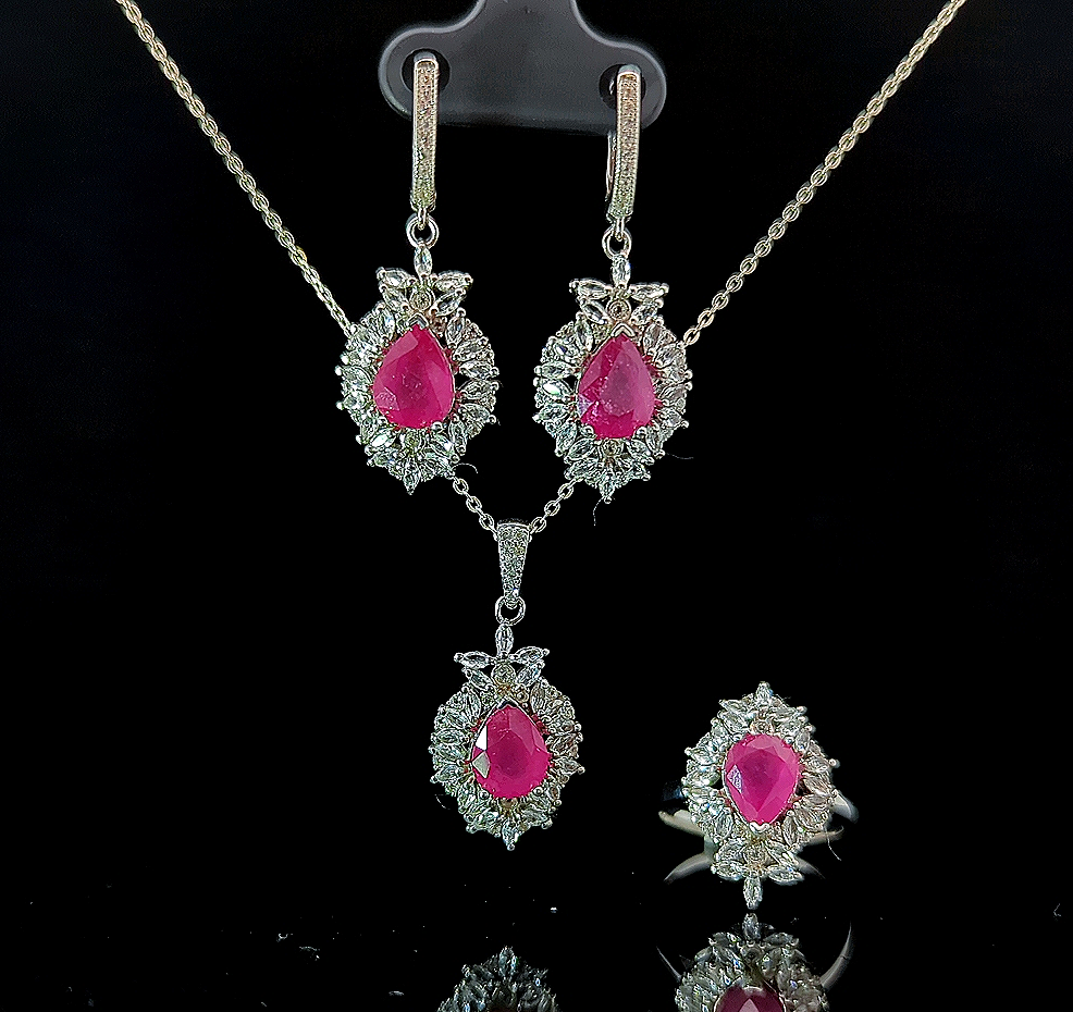 Starling – Ruby and White Sapphire