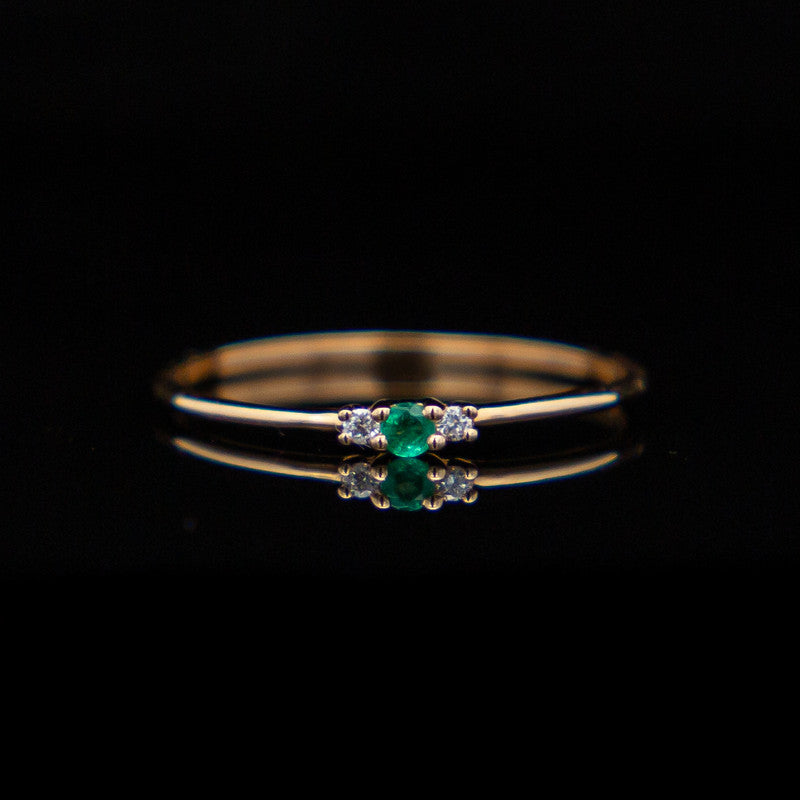 Katharine Yellow – 18ct Yellow Gold with 0.04ct Natural Diamonds and 0.04ct Emerald