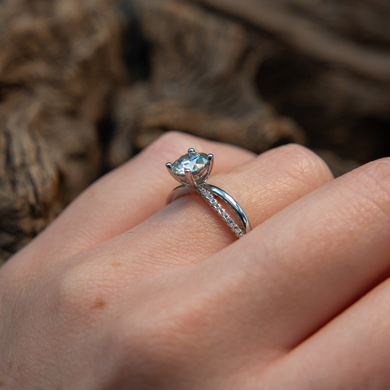 Brianna – Moissanite