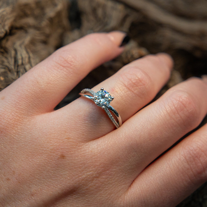 Brianna – Moissanite