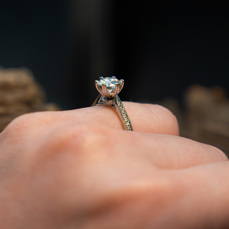 Victoria – Moissanite